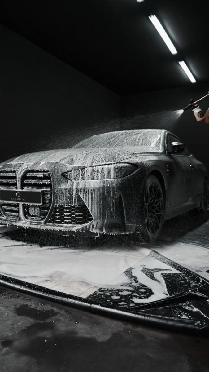 BMW M3 con espuma en garage