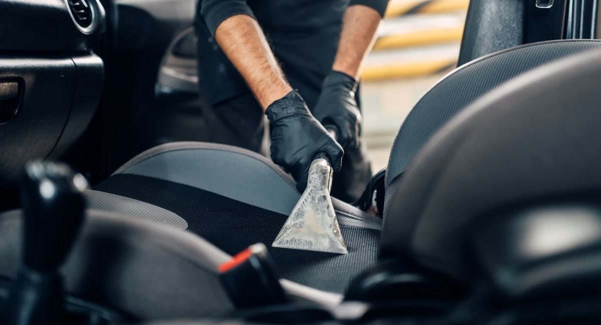 Lavado de vestiduras de auto: Inyección-extracción en asiento de tela