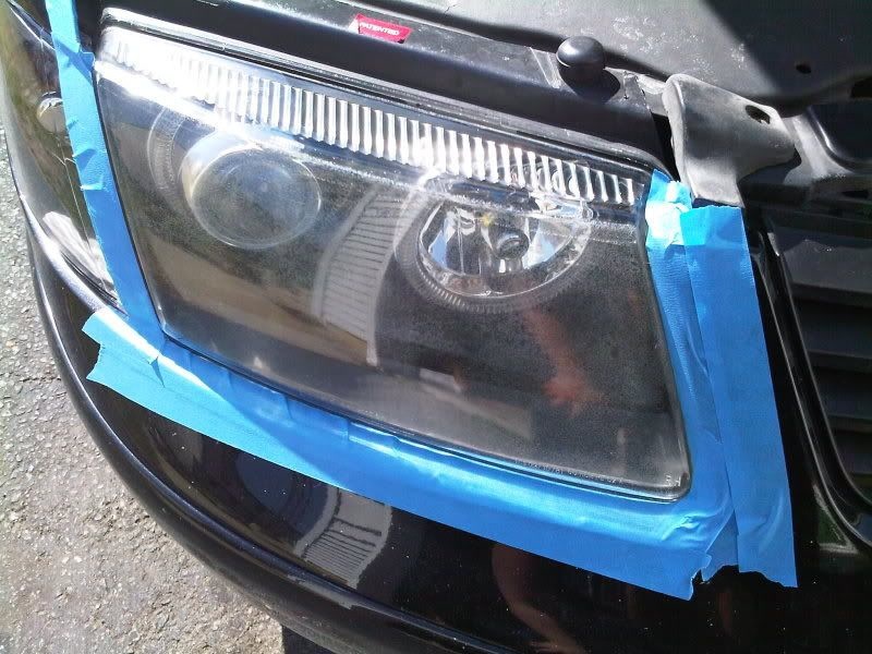 Faro enmascarado con cinta listo para lijar/pulir