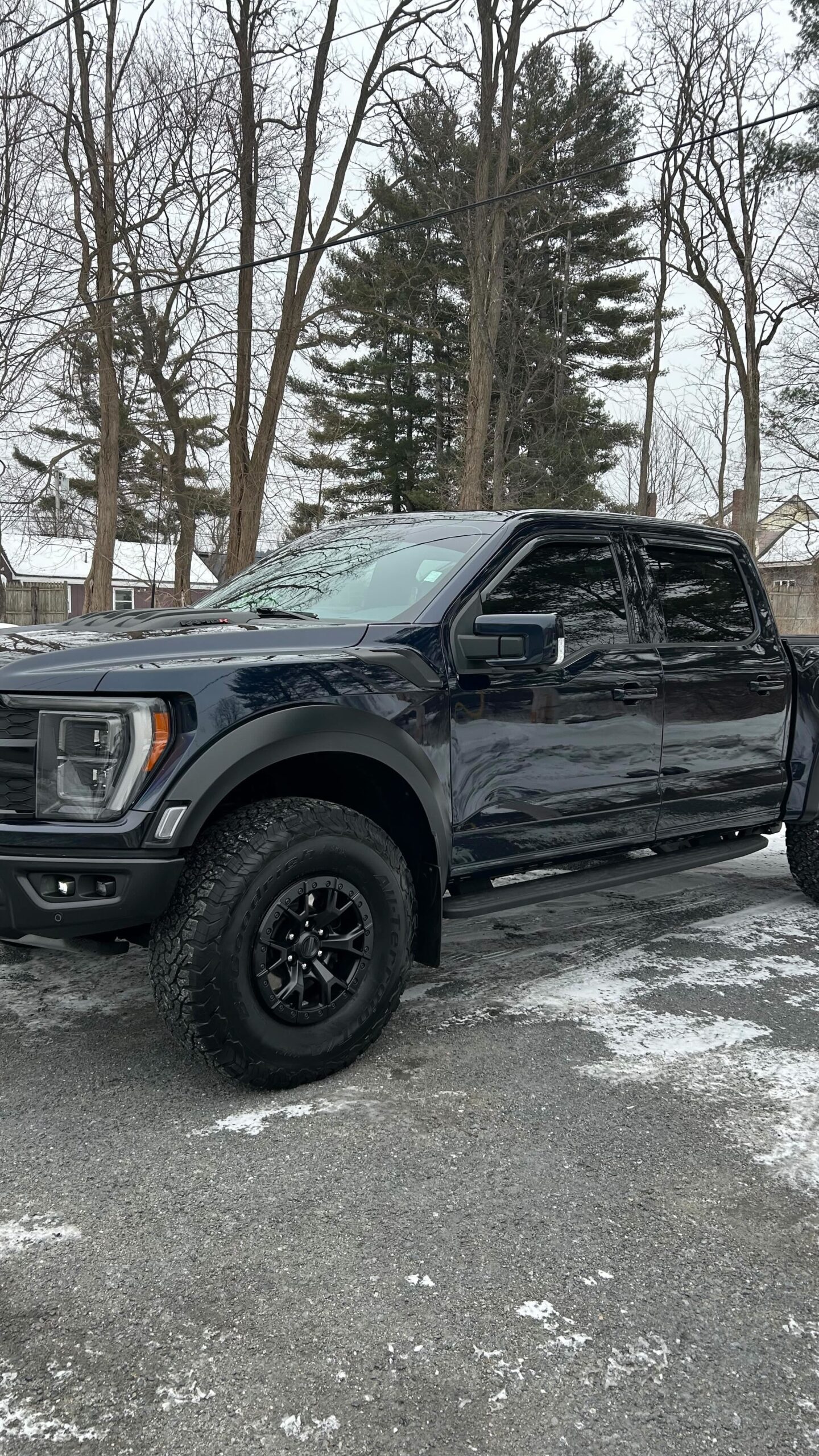 Pickup Ford F-150 negra detallada
