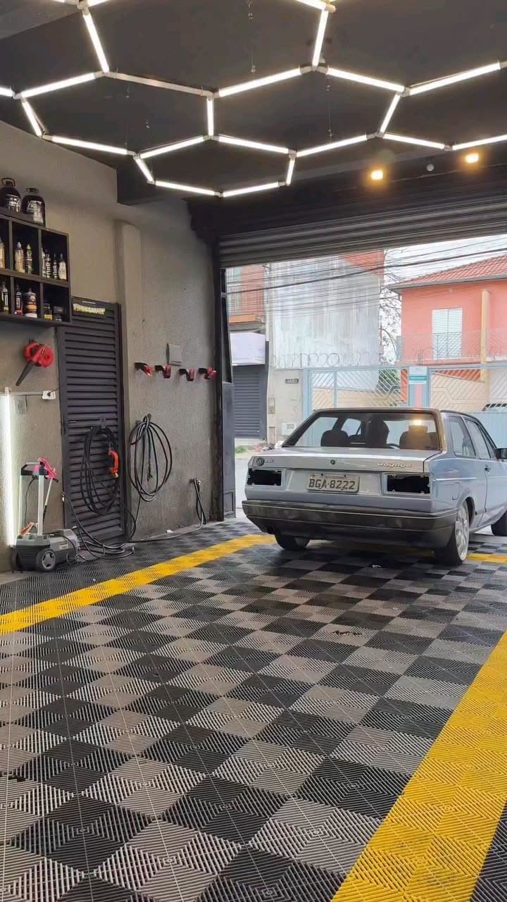 Detallado de autos cerca de mí: Taller de detallado con luces hexagonales